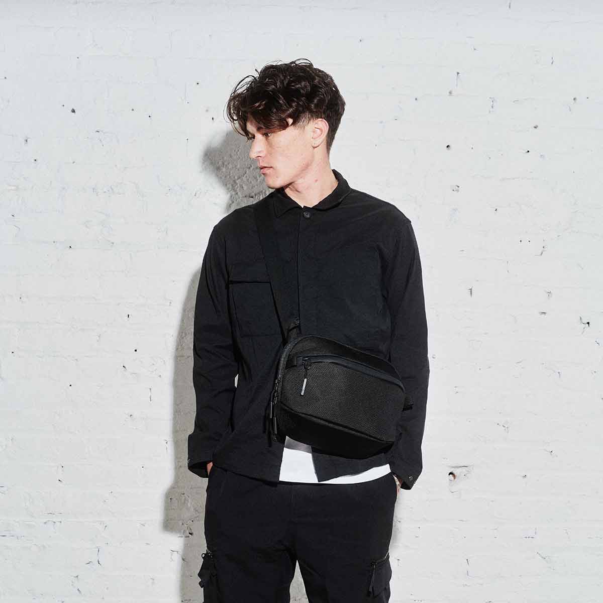 Day Sling 3 Max Black | Aer ｜ エアー公式通販サイト